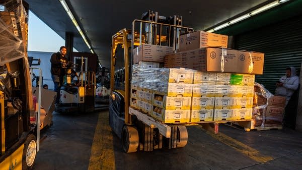 Who pays for tariffs?